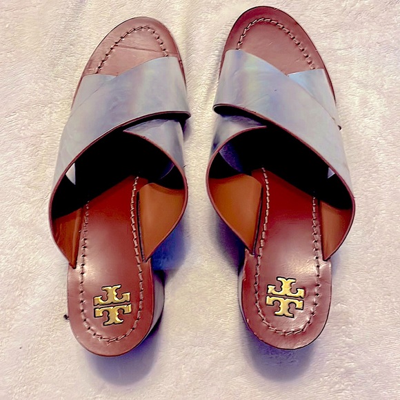 TORY BURCH•size 9•Woman’s•2 inch heel•silver• - Picture 2 of 6